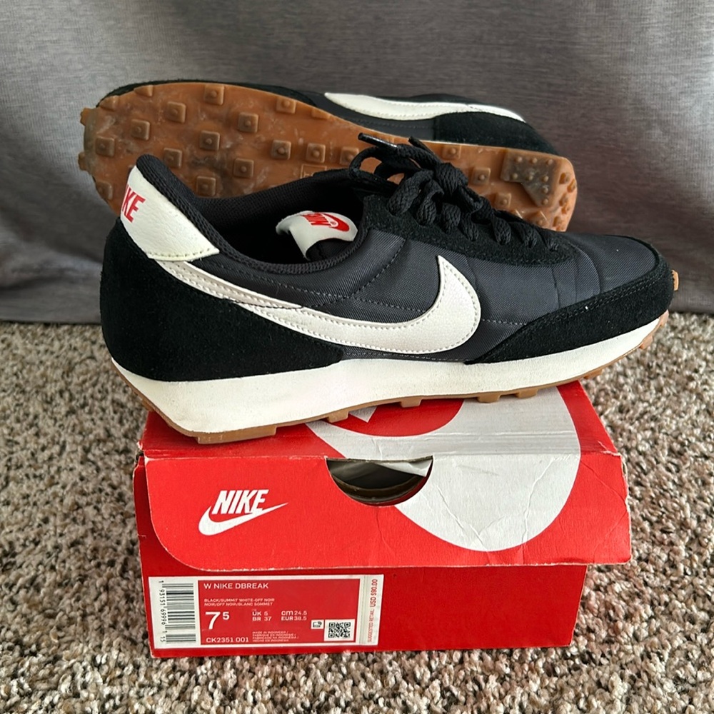Women’s Nike Daybreak size 7.5
